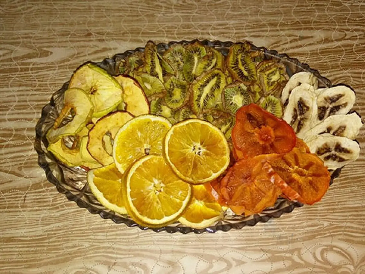 نحوه خشک کردن میوه‌ها در فِر