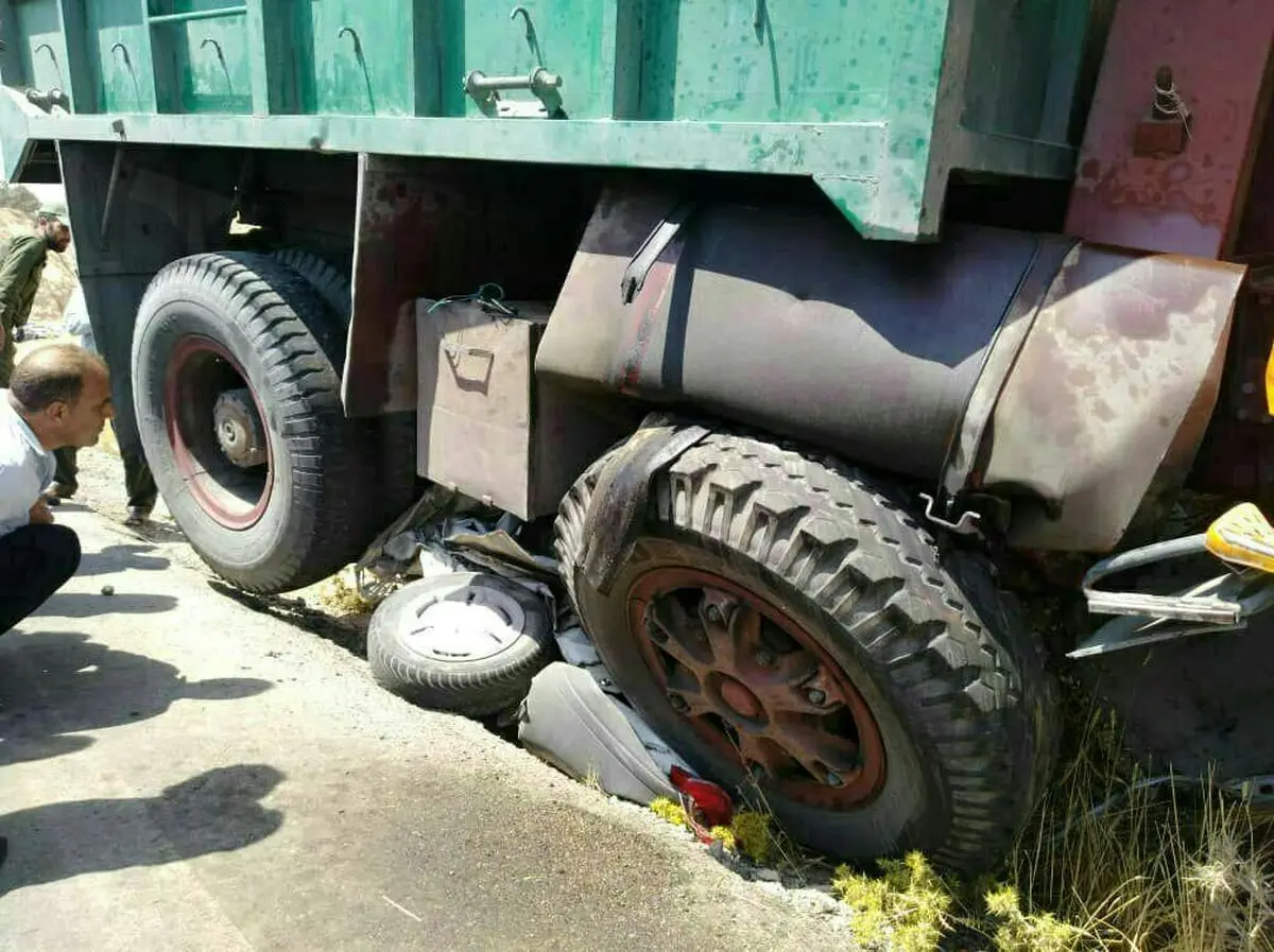 تصادف مرگبار پراید با کامیون+عکس