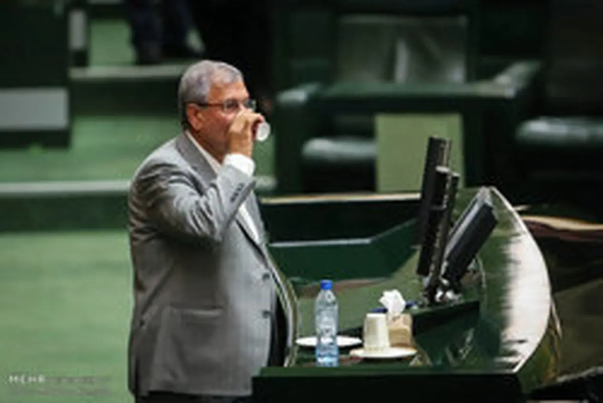 جلسه استیضاح با اعتراض برخی نمایندگان متوقف شد / لاریجانی اعلام تنفس کرد