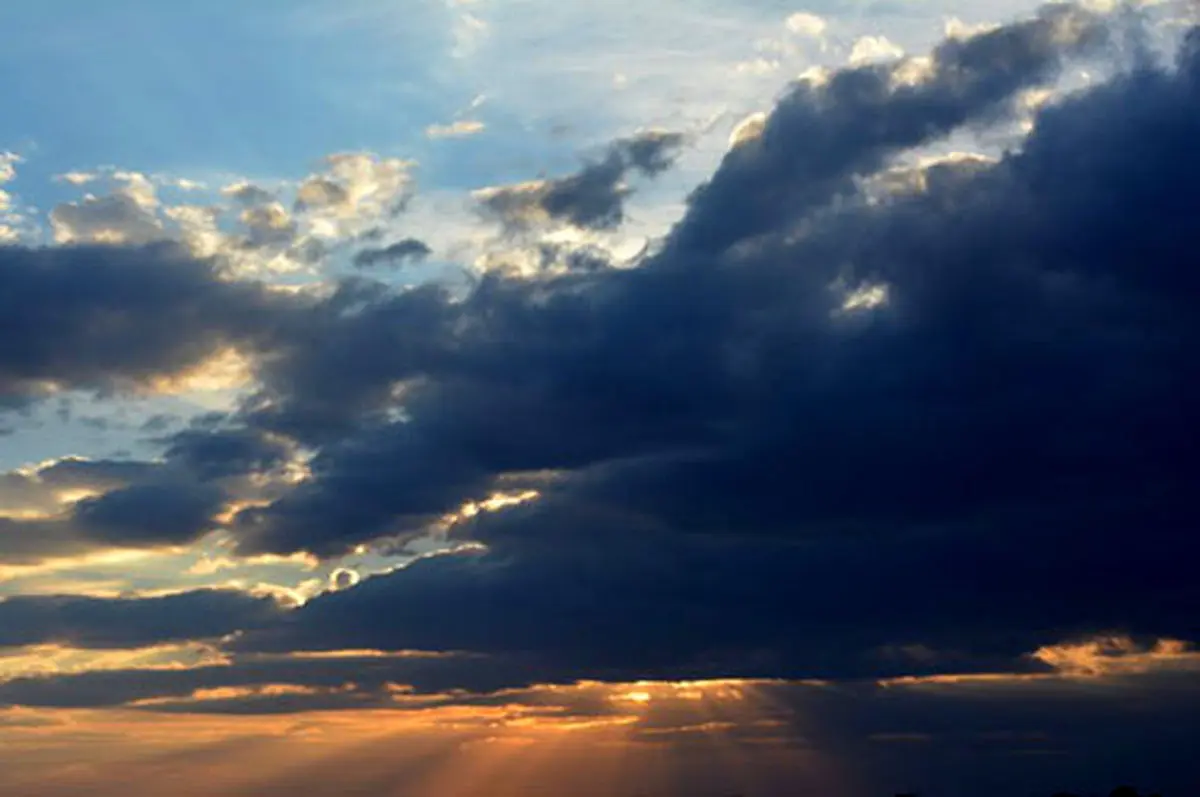 رگبار و رعد و برق در راه گلستان