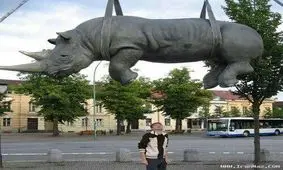 عکسهای دیدنی از خنده دار ترین مجسمه های جهان