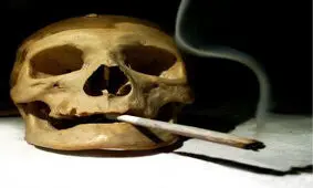 پدر کراکی برای فروش مواد دخترش را جلوی دوستانش نمایش می داد