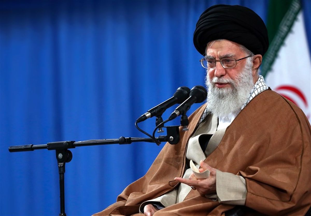 رهبری: نگران نباشید؛ هیچکس هیچ غلطی نمیتواند بکند