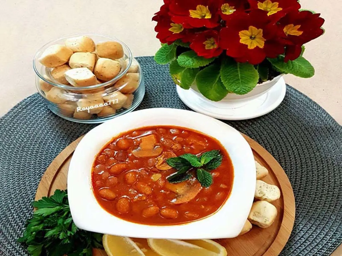 خوراک لوبیاچیتی با قارچ