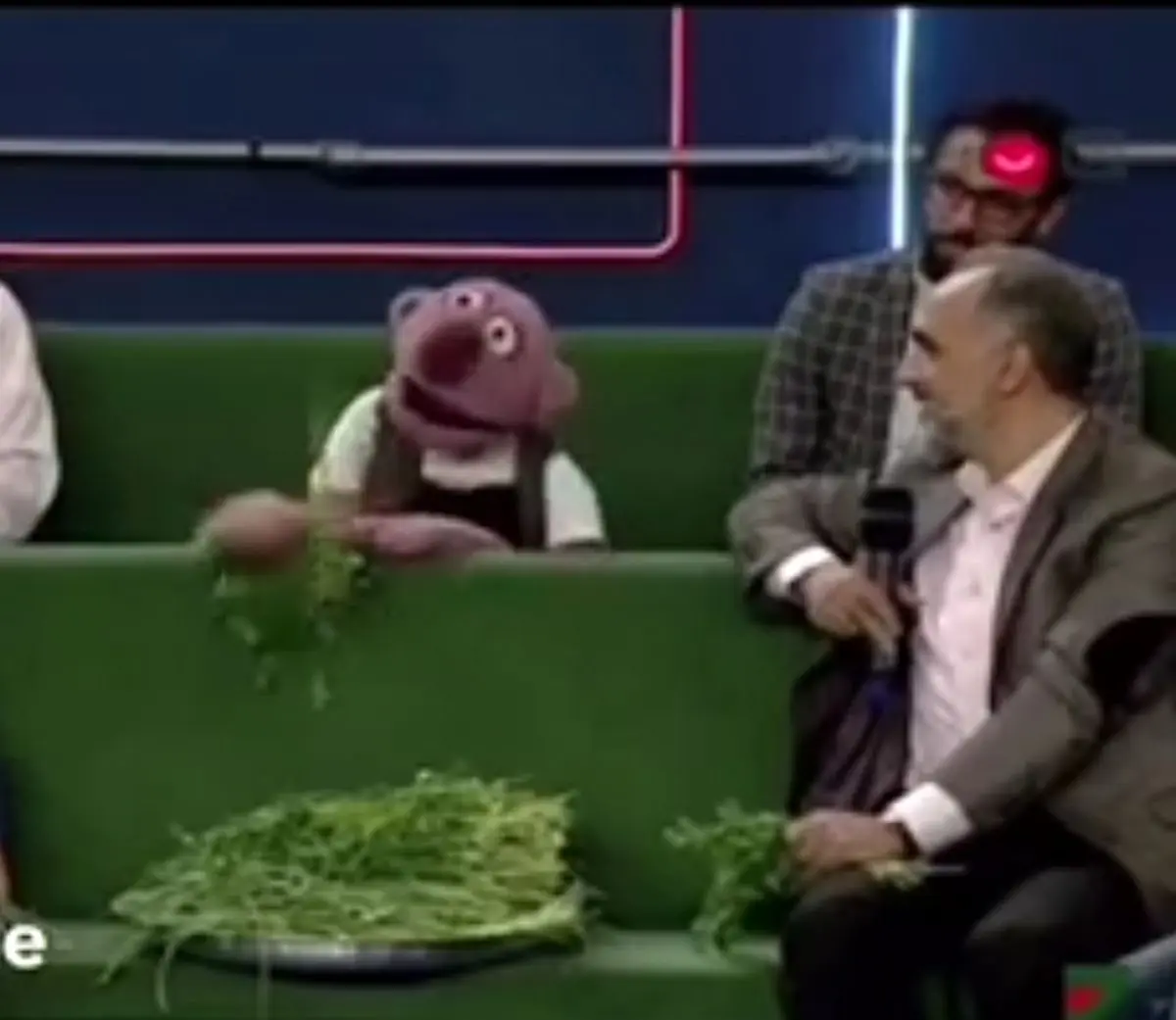 کنایه جناب خان به روزنامه‌ها