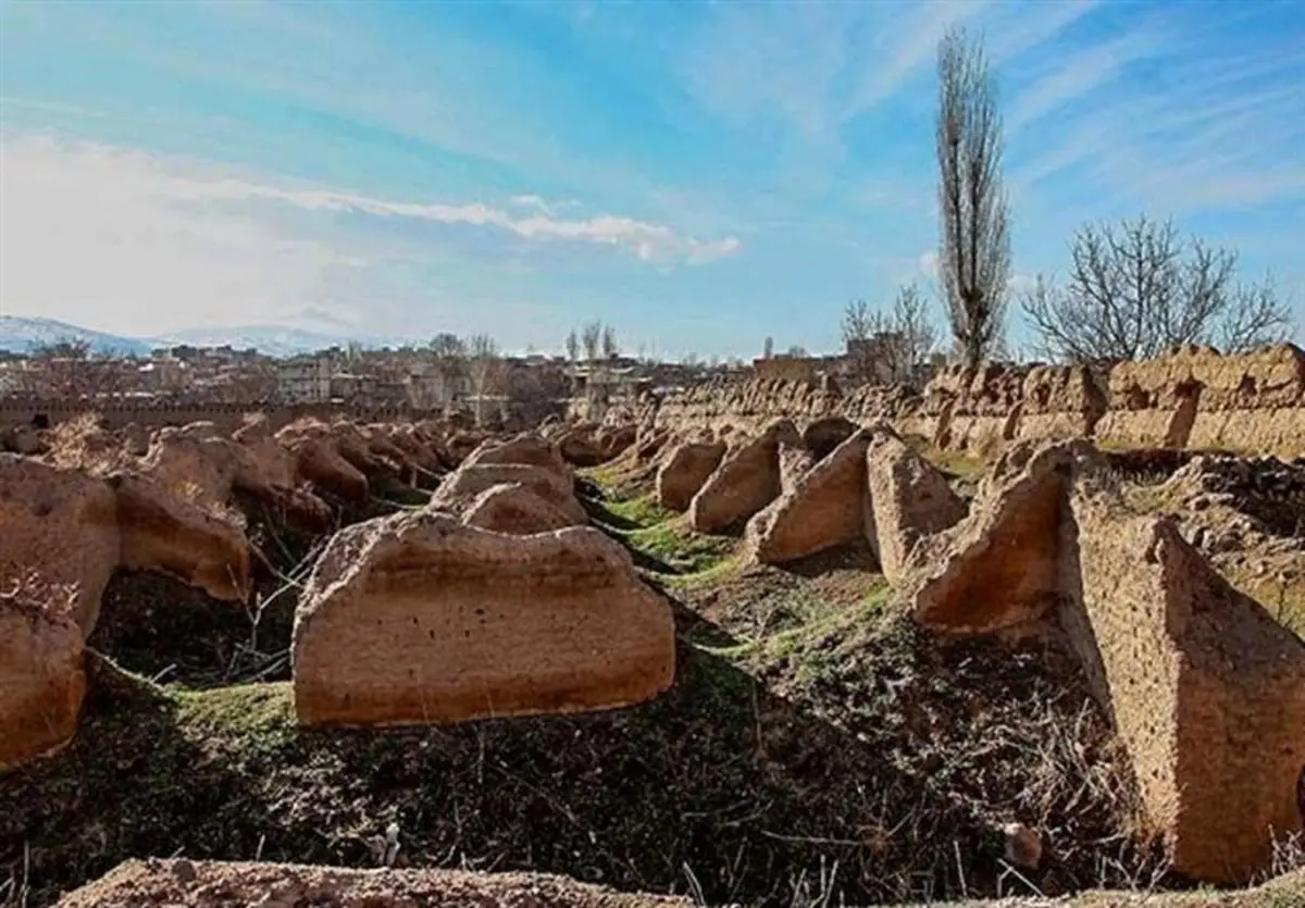اثر کهنه قلعه مشگین‌شهر قابلیت تبدیل به پارک تاریخی را دارد