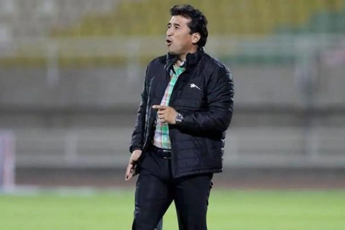 خداداد عزیزی از سرمربیگری سپیدرود استعفا کرد