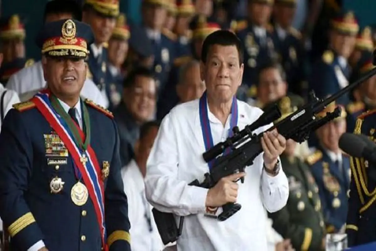 اعدام افراد فاسد در برنامه زنده تلویزیونی