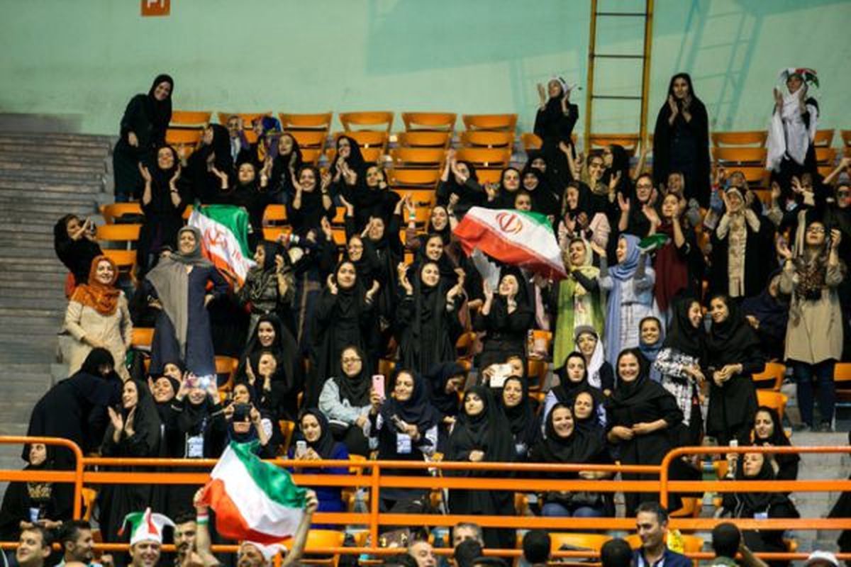 نماینده تهران خبر داد: ورزشگاهها اول زنانه میشوند بعد خانوادگی!