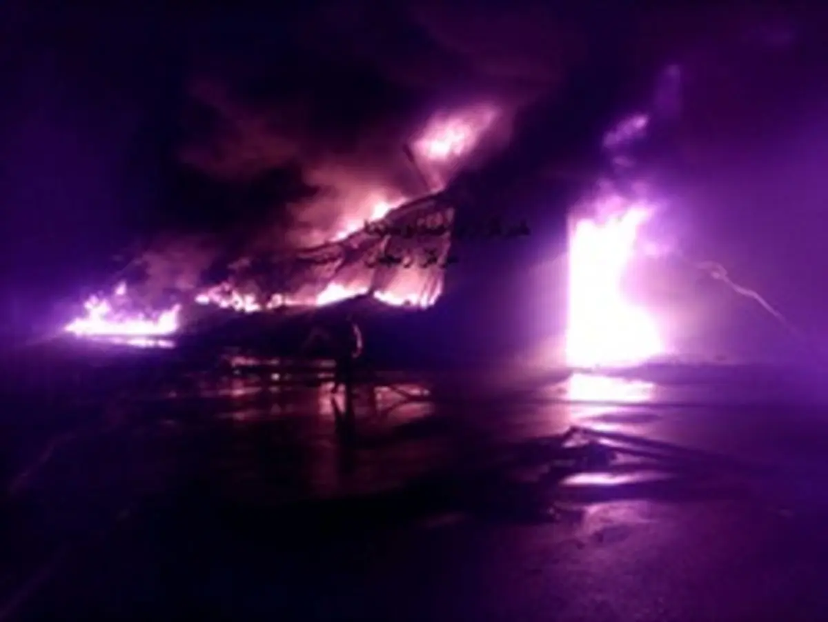 مهار کامل آتش سوزی در انبار یکی از واحدهای تولیدی ابهر