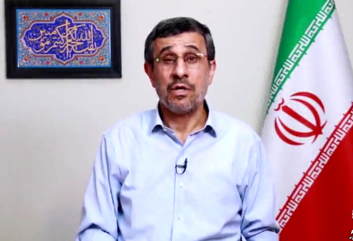 احمدی نژاد خواستار کناره‌گیری روحانی شد + فیلم