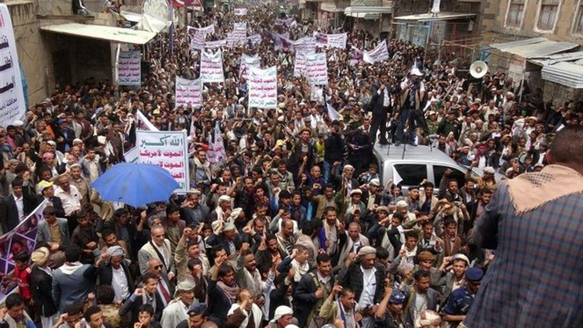 تظاهرات یمنیها در محکومیت جنایت اخیر عربستان/"بمب استفاده شده در حمله صعده آمریکایی بود"