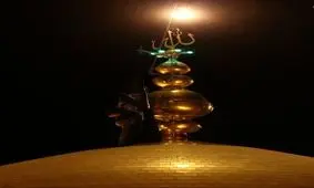 تعویض پرچم گنبد حرم امامین جوادین(ع) /تصاویر