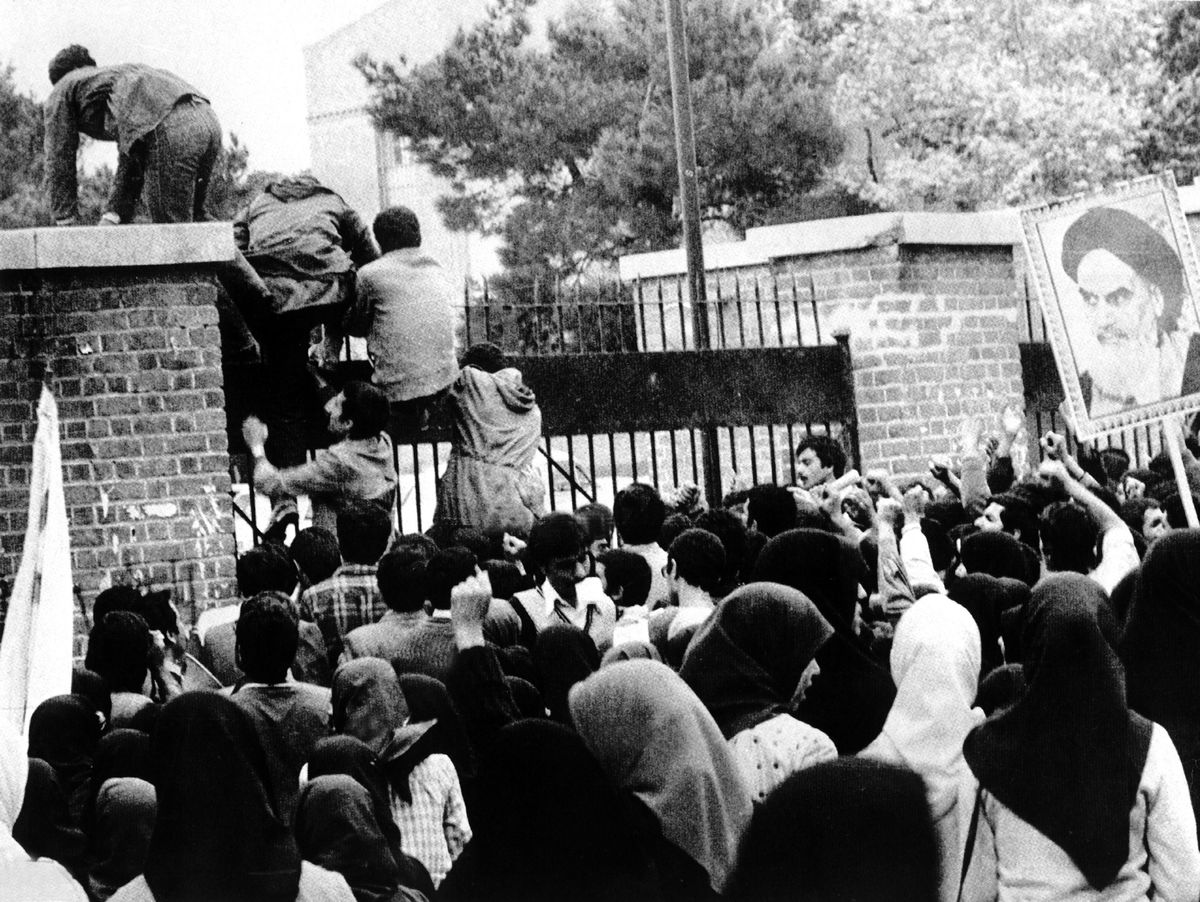 محاکمه انقلابی ۵۰ گروگان آمریکایی/ برای خرید خانه دست نگه دارید، قیمت خانه کاهش یافت