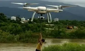 نجات کودک گرفتار در سیل با پهپاد/ ویدئو