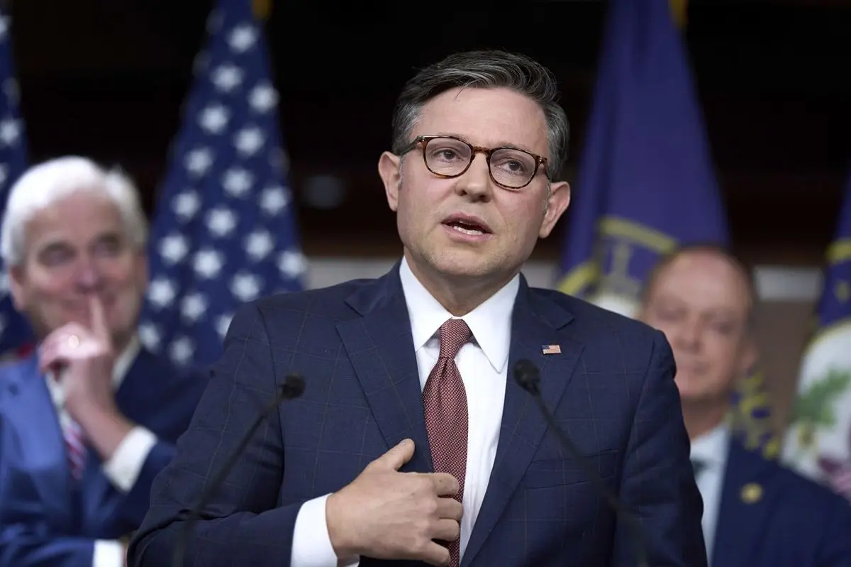 رئیس مجلس نمایندگان آمریکا در ادعایی: جنگ علیه ایران خیلی زود به پایان خواهد رسید

