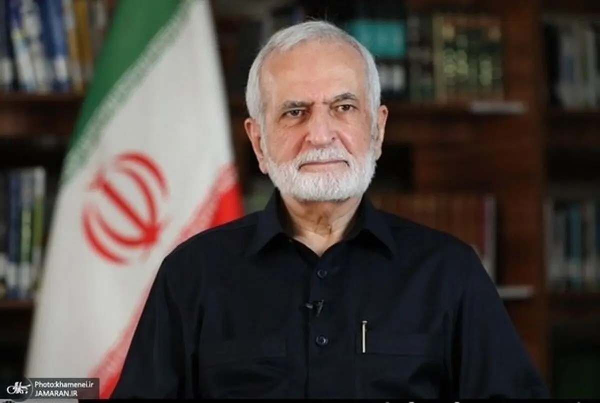 عکسی قدیمی از شهید خرازی کنار پوتین و خاتمی