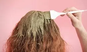 چگونه ریزش مو را با حنا درمان کنیم؟

