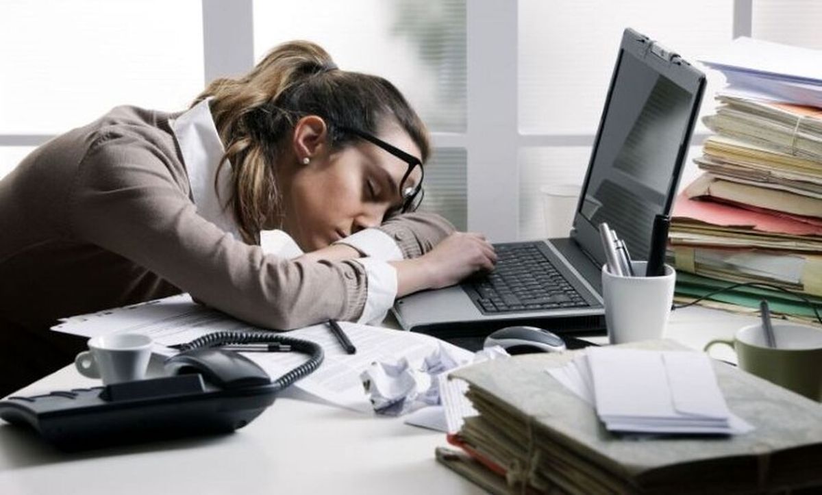 اگر زیاد کار میکنید منتظر این عوارض در بدنتان باشید