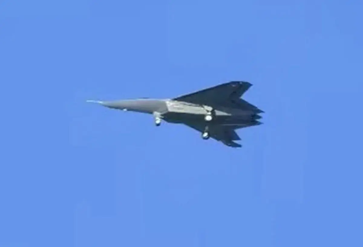 جنگنده رادارگریز نسل ششم چینی در آسمان
