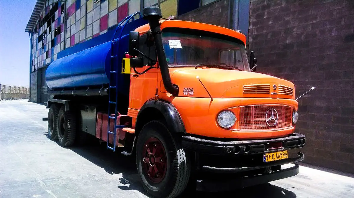 ویدئویی از 2 زن راننده تانکر سوخت در ایران