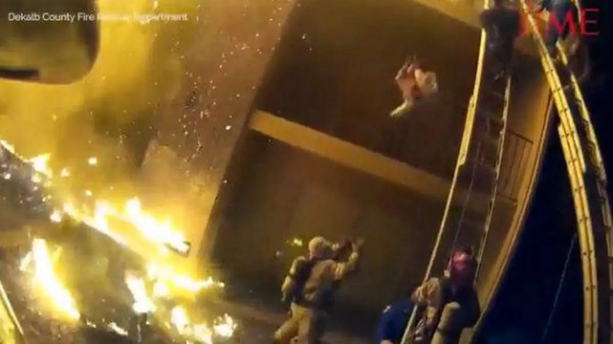 فیلم/ نجات کودک از شعله های آتش در گرجستان