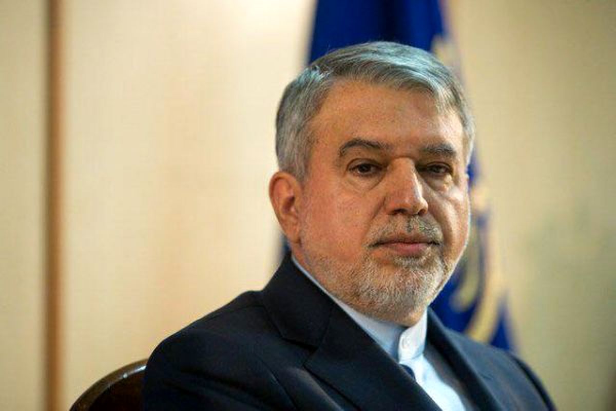 همه قیام کردند؛صالحی امیری رئیس شد!
