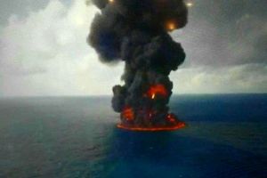 فیلم لحظه انفجار و سوختن کشتی سانچی