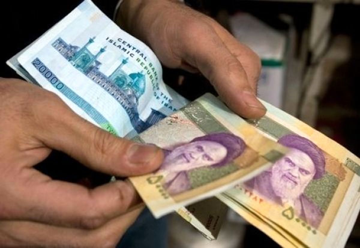 کارمندان و بازنشستگان امسال چقدر عیدی می گیرند؟