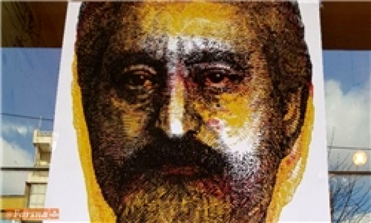 استفاده از تصویر خواننده لسآنجلسی در پوستر یک نمایشگاه