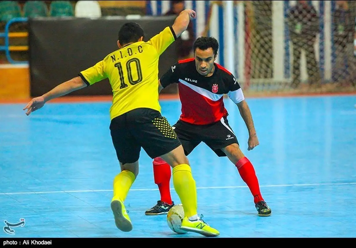 میزبانی صدرنشین از نماینده فارس در سالن بدون تماشاگر