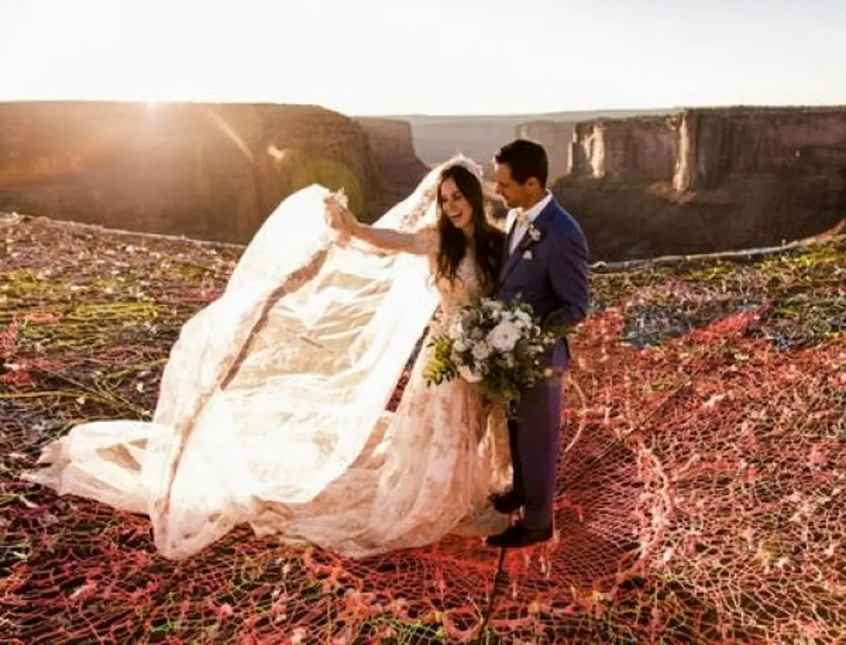 برگزاری مراسم عروسی بین زمین و آسمان + عکس