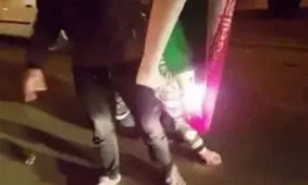 درخواست عباس عبدی از سردار سلیمانی/یک ساعت با نوجوانی که پرچم ایران را آتش زد دیدار کنید