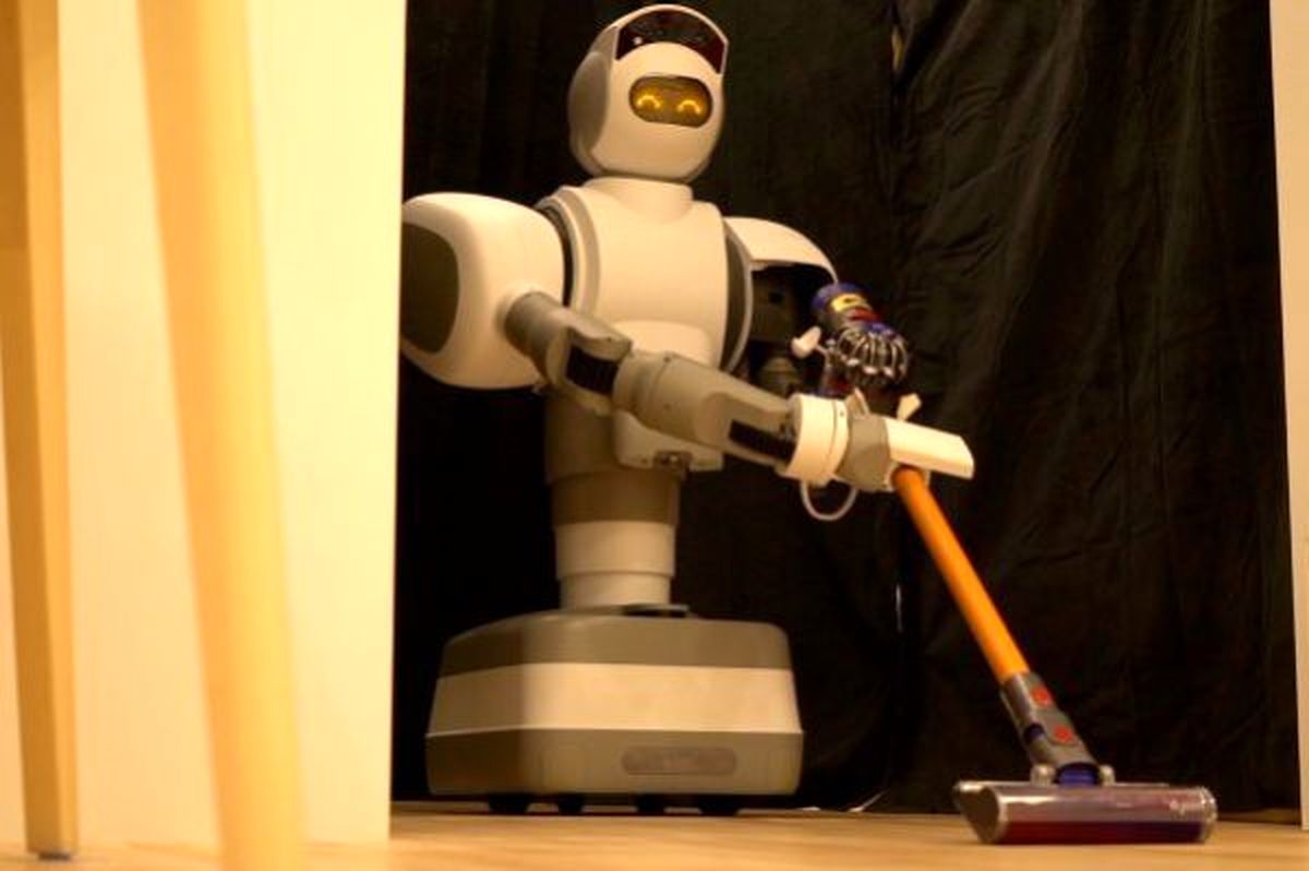 یک ربات خانگی با قابلیت شناسایی محیط اطراف ساخته شد