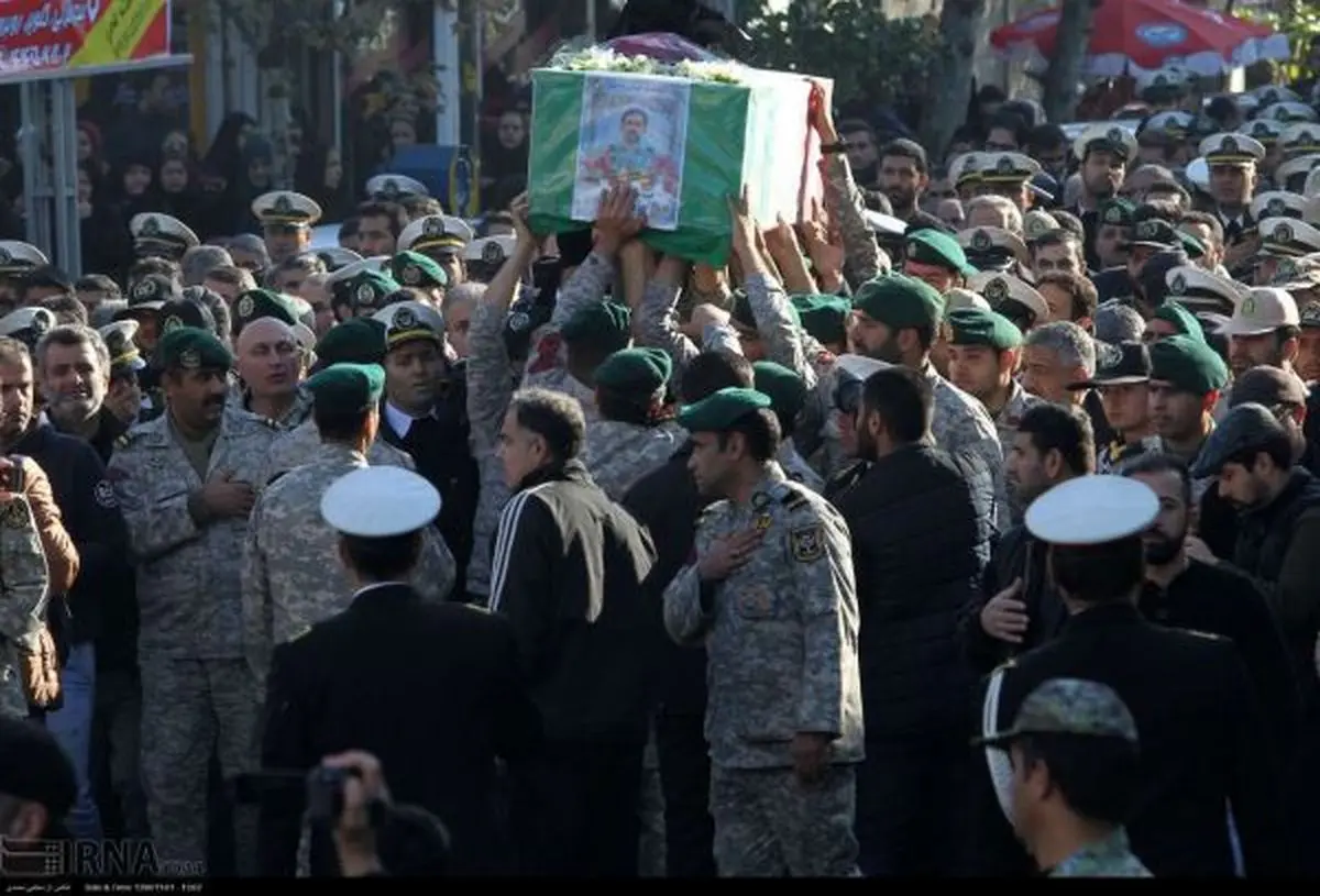 تشییع دریادل شهیدی روی دوش شهر انزلی