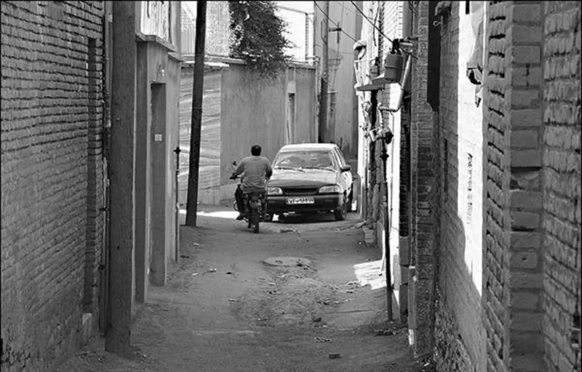 نشست های یک متری زمین پشت امام زاده معصوم/ «بریانک» امن نیست