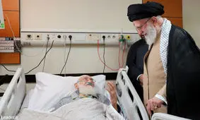 عیادت رهبر انقلاب از آیت‌الله نوری همدانی

