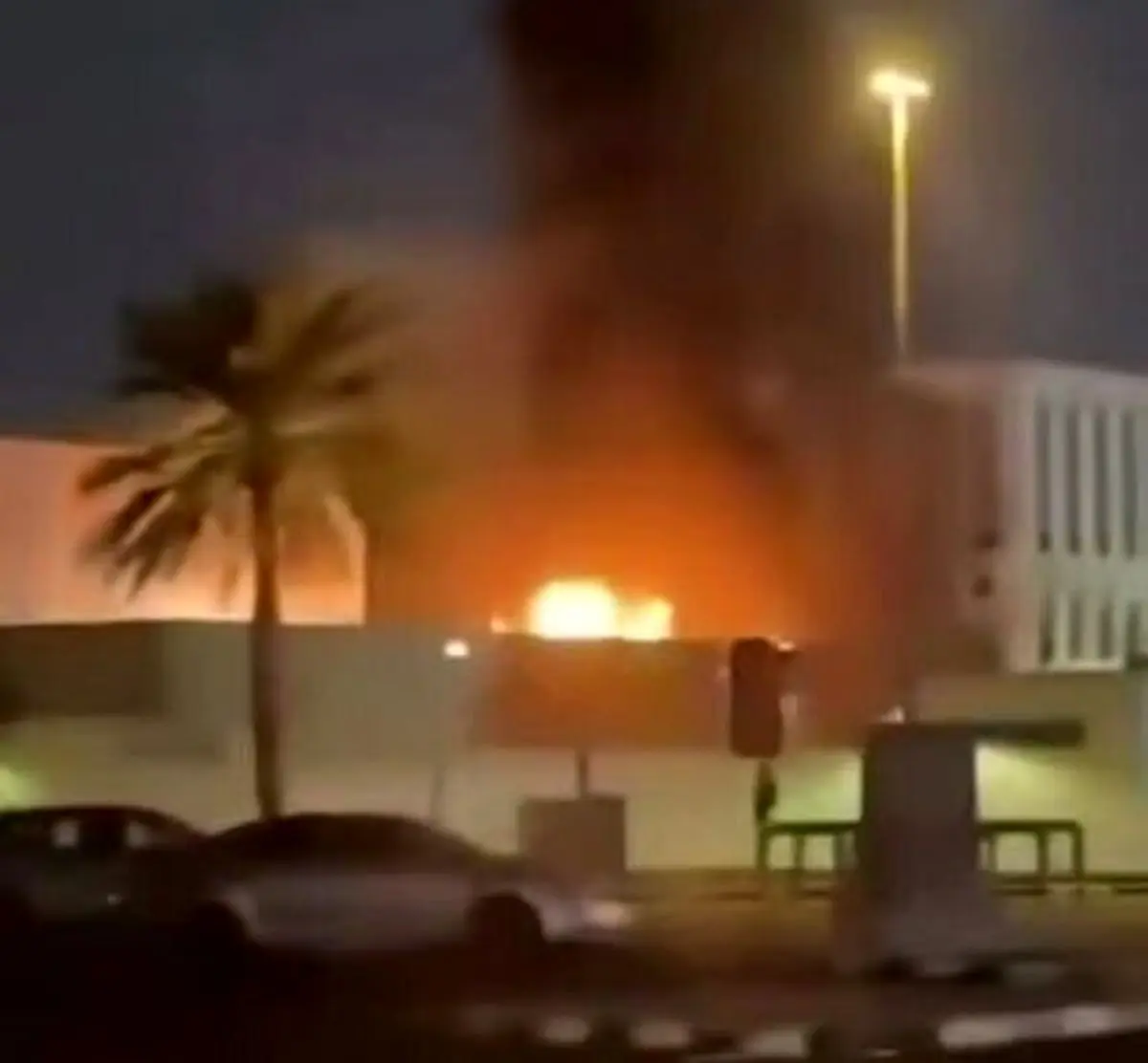 کنسولگری آتش گرفته آمریکا در دبی با پهپاد ایرانی/ ویدئو