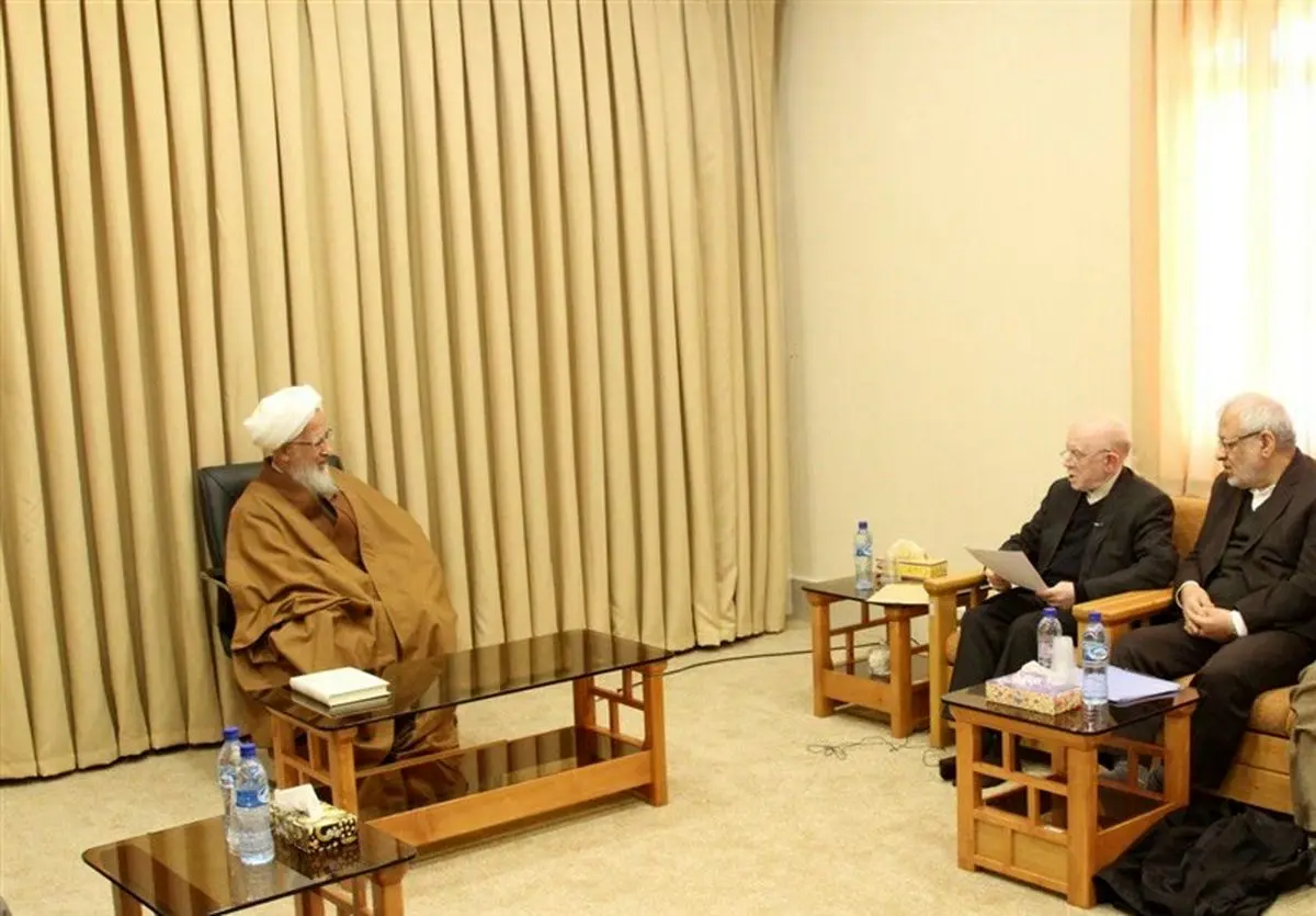 اختلاس و فساد مالی انقلاب را به خطر می اندازد