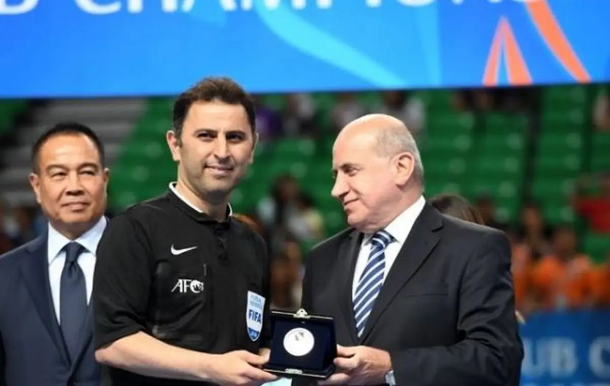 کمک AFC به داور ایرانی برای رهایی از برف!