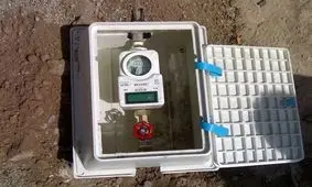 روی کنتورهای یخ‌زده آب جوش نریزید