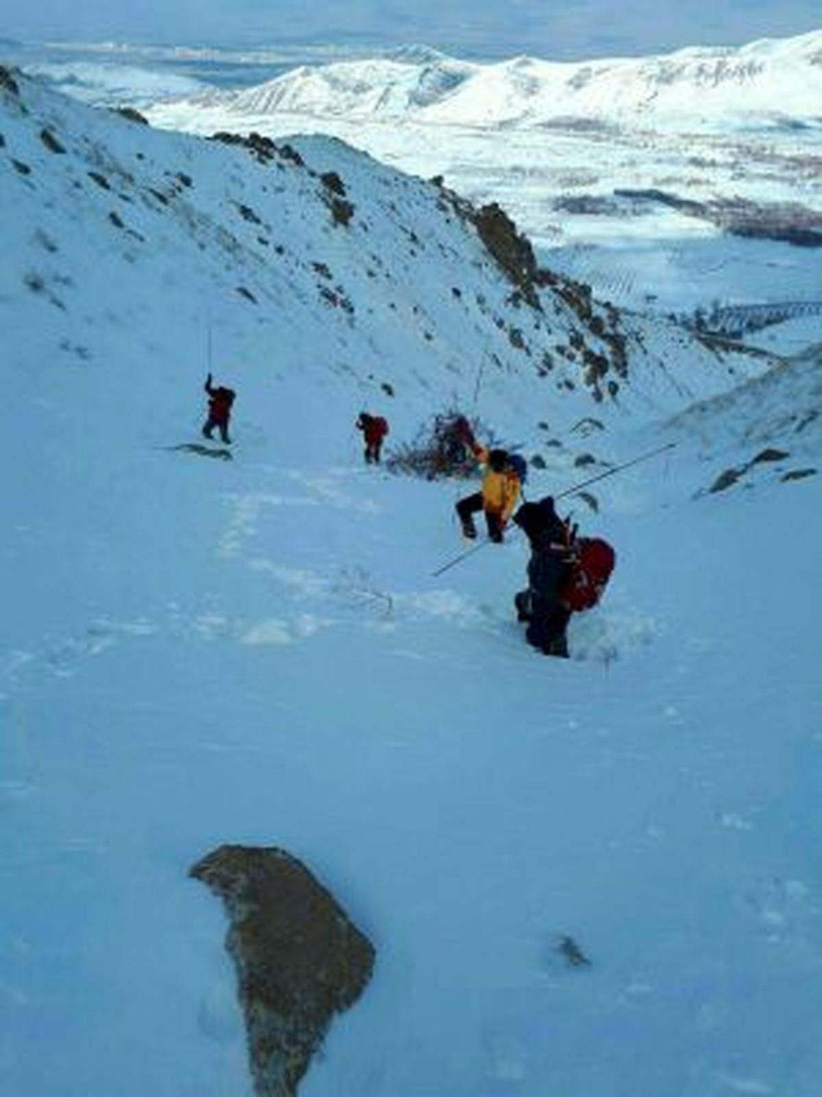 تدوام عملیات جستجوی کوهنورد تبریزی در ارتفاعات میشو