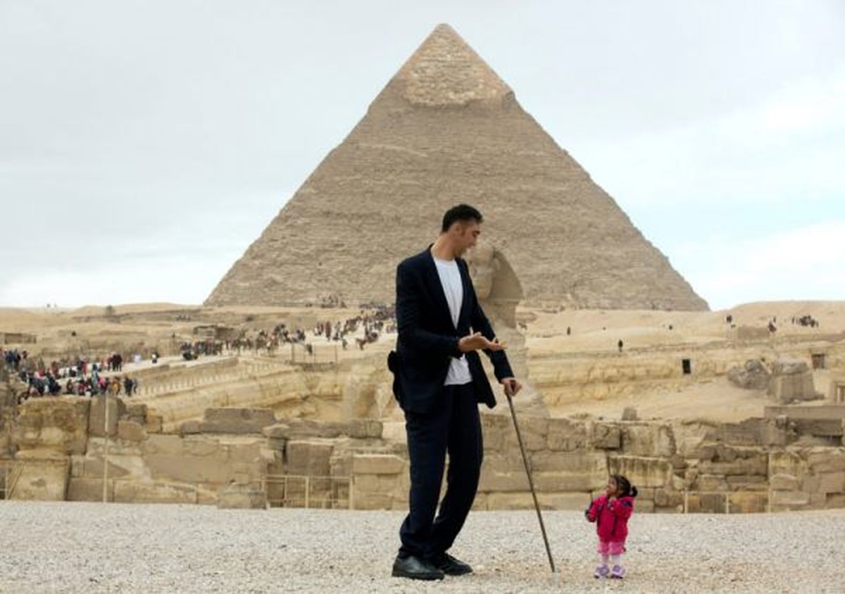 دیدار بلندترین مرد دنیا و کوتاه ترین زن دنیا در مصر + عکس و فیلم
