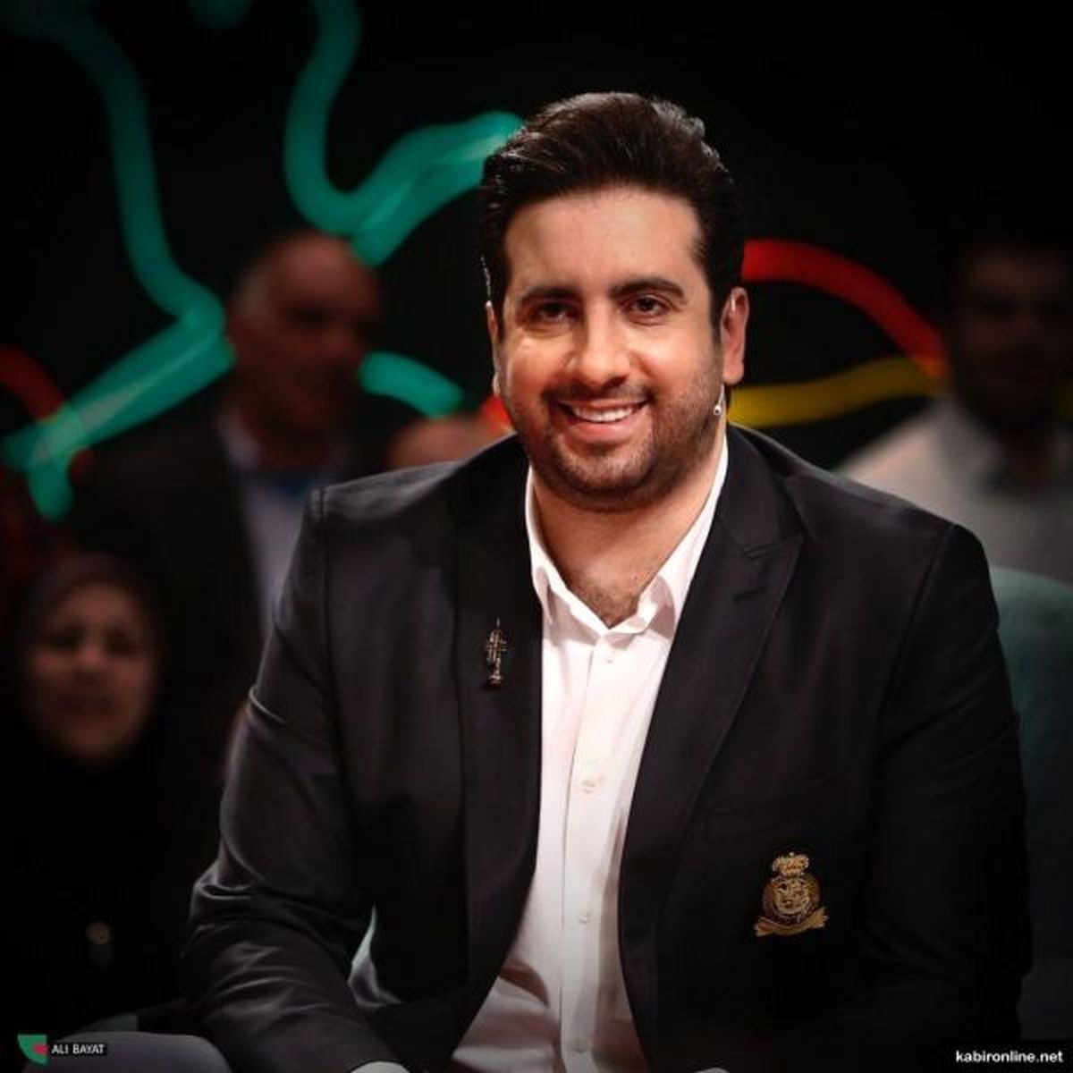 عکس/ ️اميد حاجيلى خواننده پاپ در دوران مدرسه،در دهه فجر!