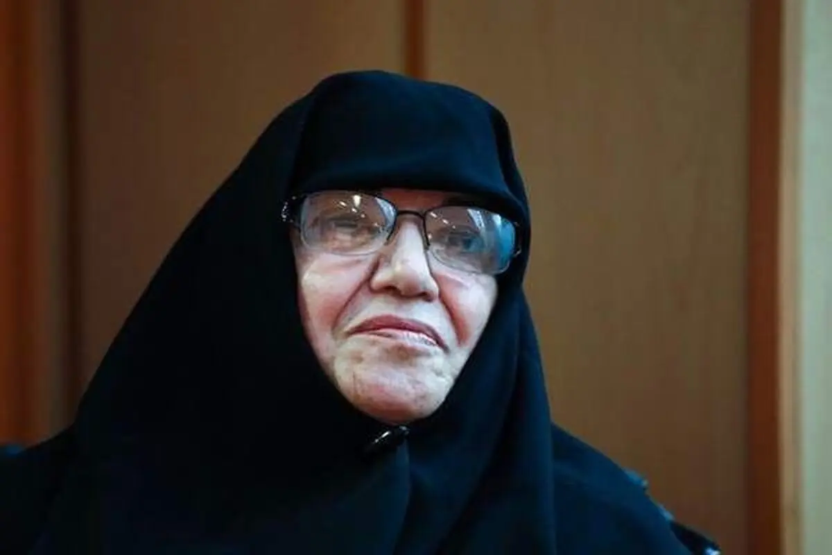 واکنش اعظم طالقانی به دختران خیابان انقلاب/حاکمیت نباید مطالبات جوانان را نادیده بگیرد
