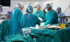 وضعیت کودک 6ساله سرطانی که به او تزریق اشتباه شد/ دستهای علیرضا قطع می‌شود؟