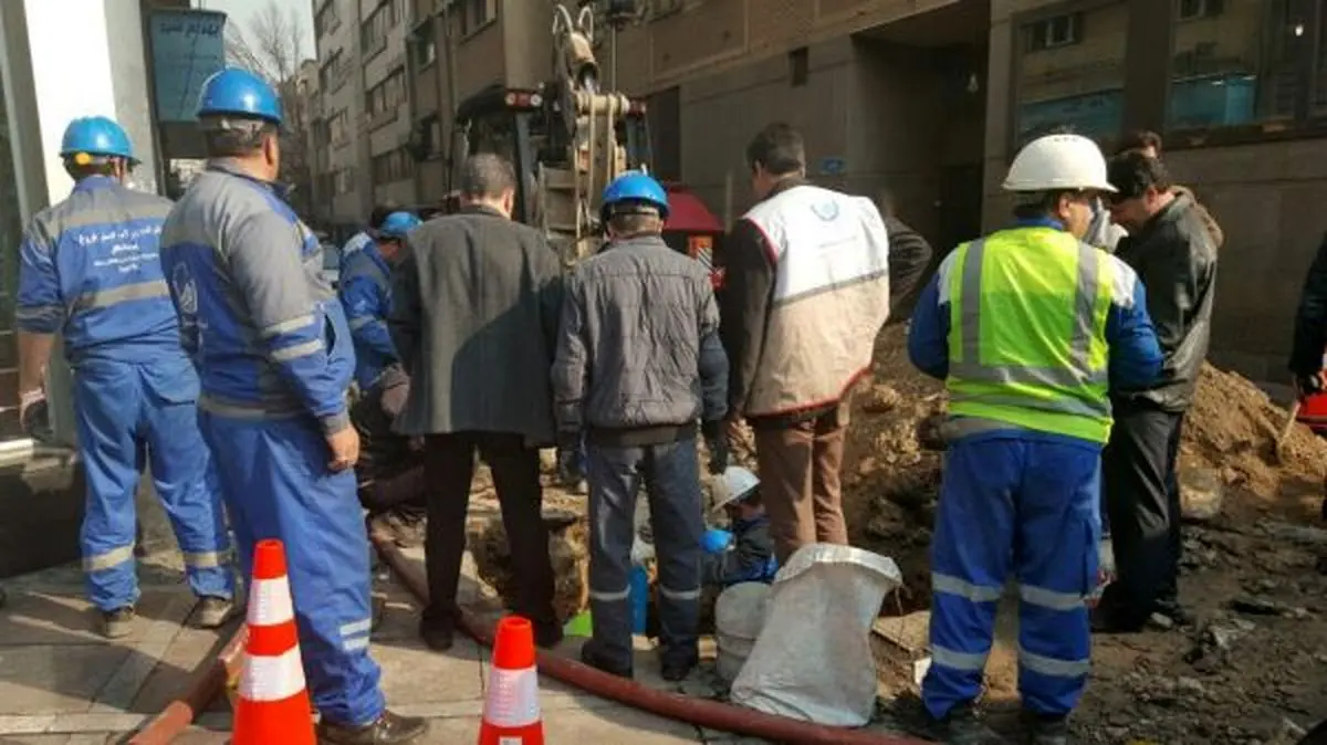 فیلمی از تلاش آتش‌نشانان در محل ساختمان وزارت نیرو