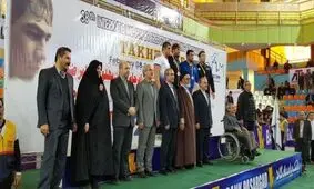 مخالفت نیروی انتظامی با ورود نماینده زن به سالن کشتی/وزیر ورزش پادرمیانی کرد