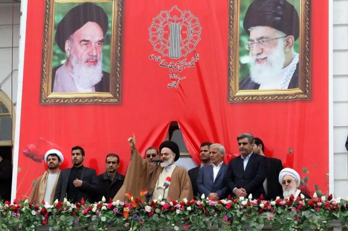 مردم با وجود برخی مشکلات، به انقلاب و نظام اسلامی پشت نمی کنند