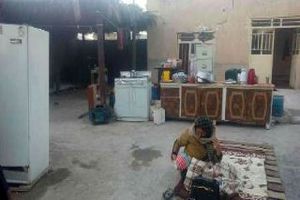 مردم روستاهای زلزله زده خنج فارس شب را خارج از خانه سپری می کنند